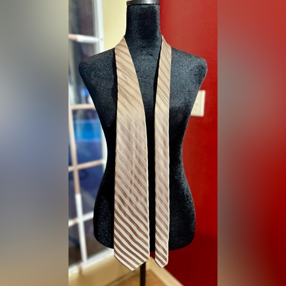 Calvin Klein 100% Silk Tan Stripped Tie - Picture 1 of 7